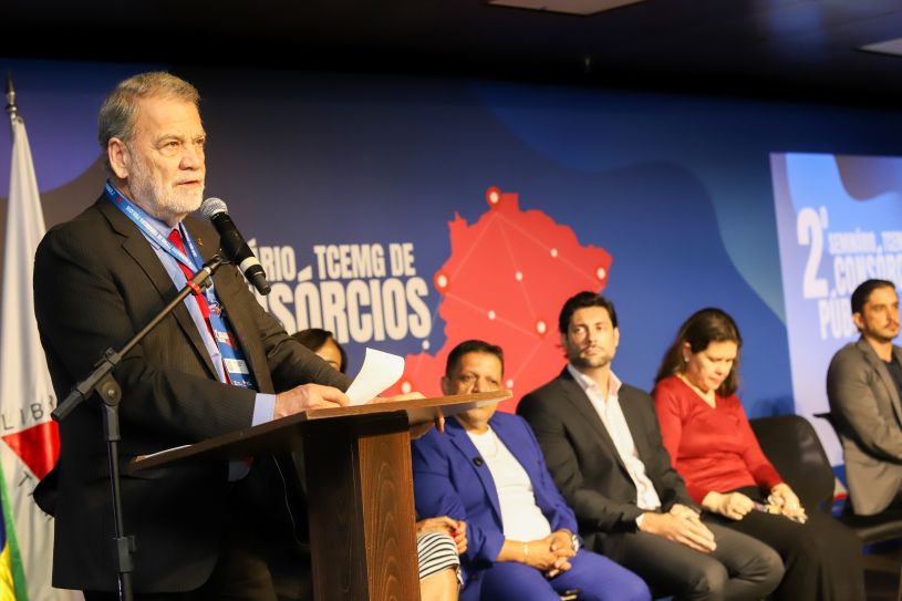 Presidente do TCEMG, conselheiro Durval &Acirc;ngelo, reafirmou a import&acirc;ncia de fazer os cons&oacute;rcios de forma correta - Foto: Veronica Manevy/TCEMG